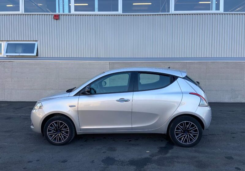 Lancia Ypsilon Gold S S Cv Grigio Argento Nuova A Soli Su