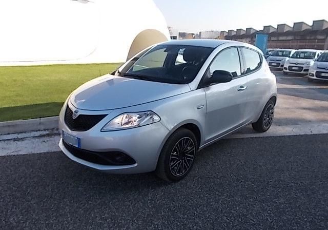 Lancia Ypsilon Gold S S Cv Grigio Argento Nuova A Soli Su