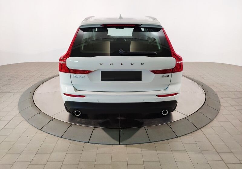 Volvo Xc B D Awd Geartronic Momentum Bianco Ghiacciaio Nuova A