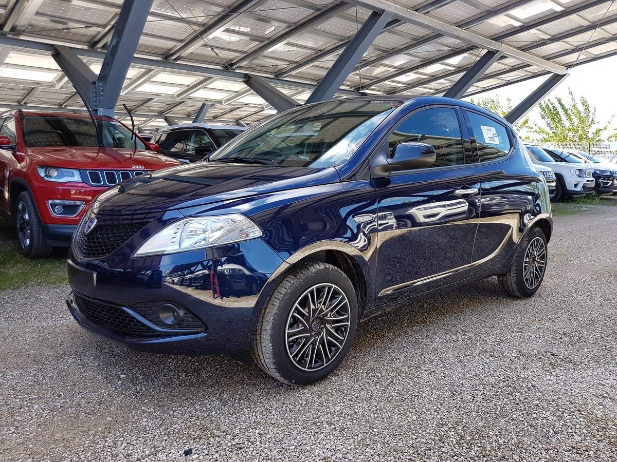 LANCIA Ypsilon 1.2 69 CV 5 porte S&S Gold Blu di Blu Km 0