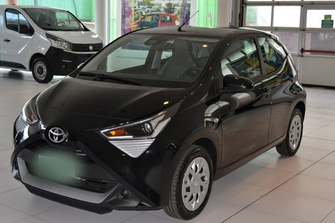 TOYOTA Aygo 1.0 VVT-i 72 CV 5 porte x-cool Midnight Black Usato Garantito