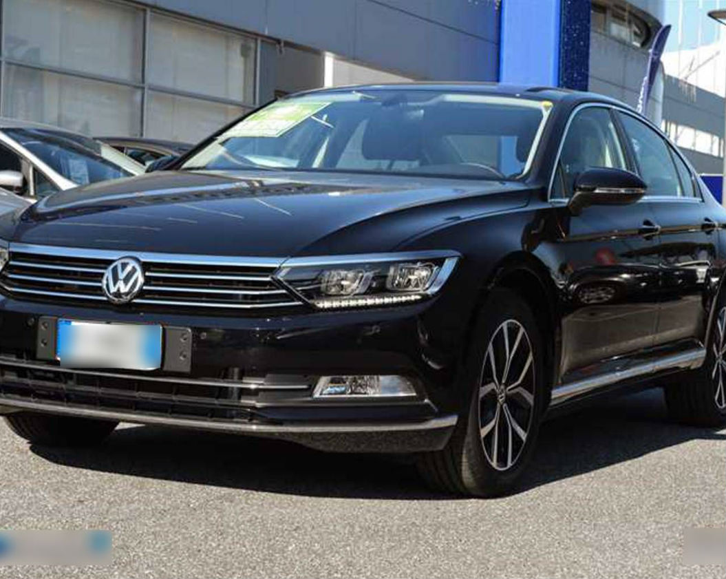 VOLKSWAGEN Passat 2.0 TDI DSG Executive BlueMotion Technology Nero Perla Km 0