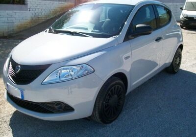 LANCIA Nuova Ypsilon 1.0 hybrid Silver s&s 70cv Grigio Ardesia Km 0