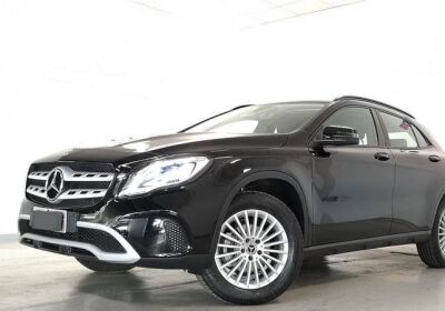 MERCEDES GLA 180 Business Nero Cosmo Usato Garantito