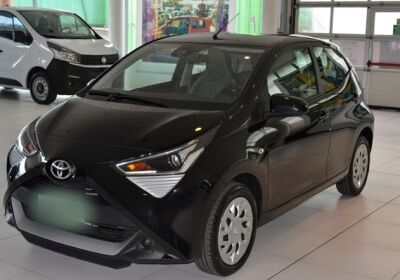 TOYOTA Aygo 1.0 VVT-i 72 CV 5 porte x-cool Midnight Black Usato Garantito