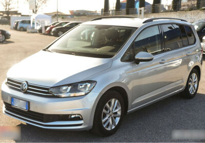 VOLKSWAGEN Touran 1.6 TDI 115 CV SCR DSG Comfortline BlueMotion Tech. Argento Riflesso Usato Garantito
