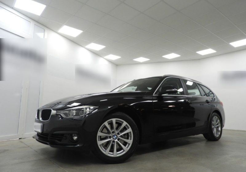 BMW Serie 3 330dA Touring Business Advantage Saphirschwarz