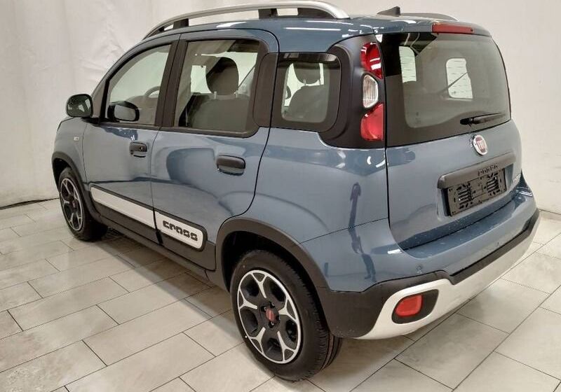 Fiat Panda 1.0 hybrid Cross s&s 70cv 5p.ti Blu Ceramico Km 0 a soli 14.