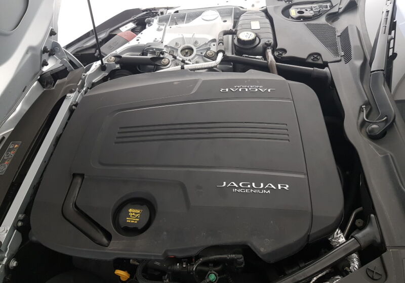 Jaguar F-type 2.0 aut. Coupé R-Dynamic Indus Silver Usato Garantito 4V0CTV4-14