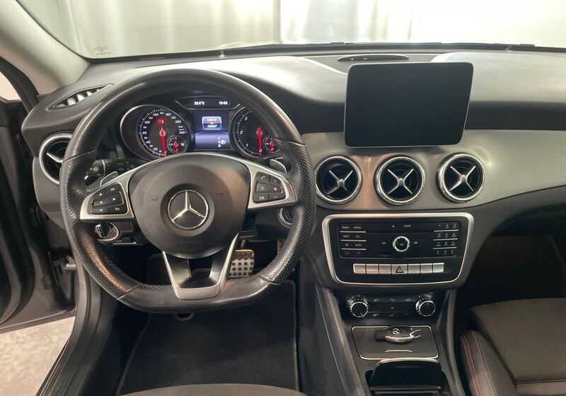 Mercedes Classe CLA 200 d S.W. Automatic Premium Grigio Montagna Usato Garantito HM0C9MH-5