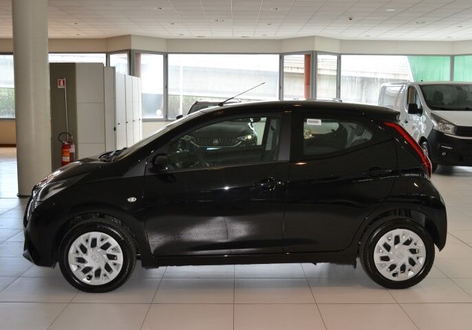 TOYOTA Aygo 1.0 VVT-i 72 CV 5 porte x-cool Midnight Black Usato Garantito 2W0CLW2-2