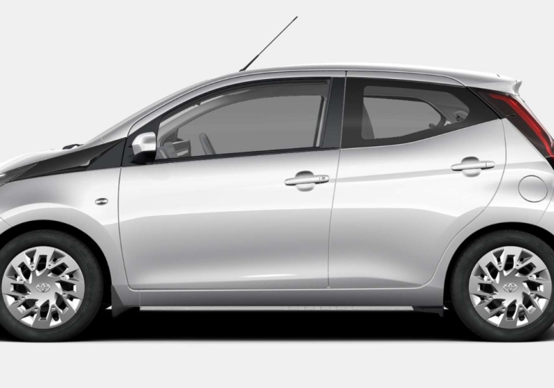 Toyota aygo 1 0 vvt i 72 cv 5 porte x play satin silver km 0 a soli 11 