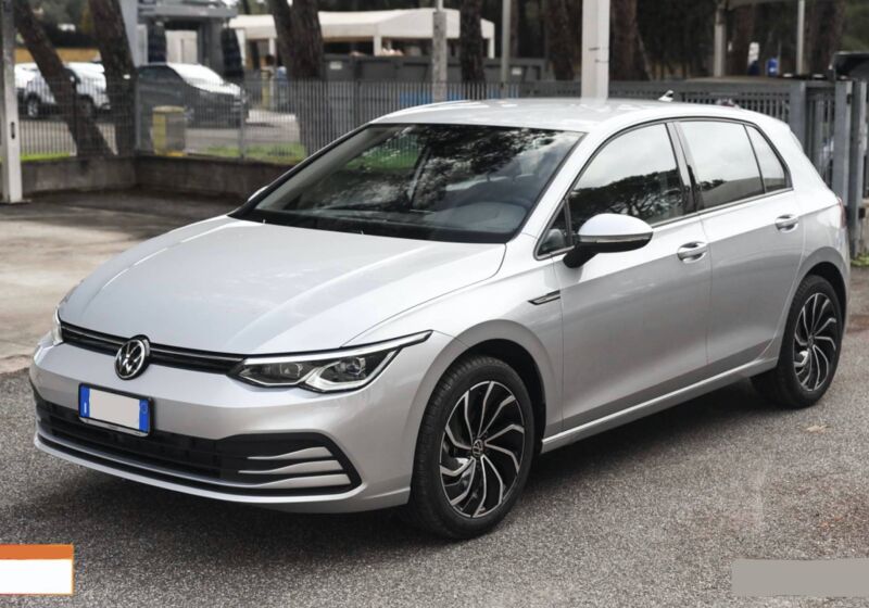 Volkswagen Golf 2.0 TDI SCR Life Argento Riflesso Km 0 a soli 25.910€ su MiaCar (S40B74S)