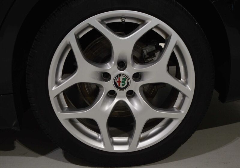 Alfa Romeo Giulia 2.2 t Executive 160cv auto Nero Vulcano Usato Garantito 9Q0CRQ9-15