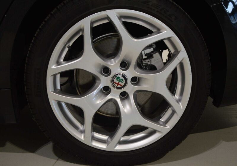 Alfa Romeo Giulia 2.2 t Executive 160cv auto Nero Vulcano Usato Garantito TQ0CRQT-15
