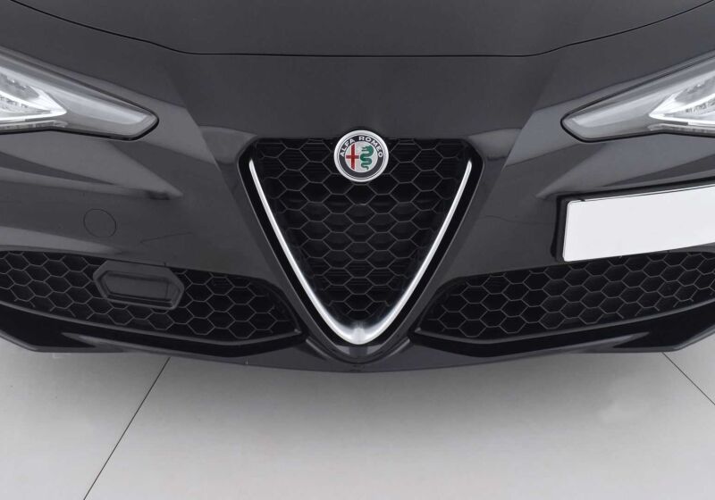 Alfa Romeo Giulia 2.2 Turbodiesel 160 CV AT8 Business Nero Vulcano Usato Garantito U30CR3U-image-13